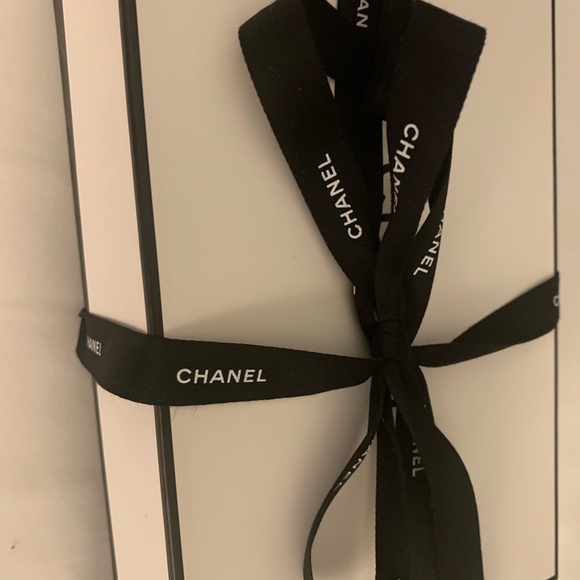 Brand new rare and collectible authentic Chanel with ribbon ,must have! - Picture 11 of 12